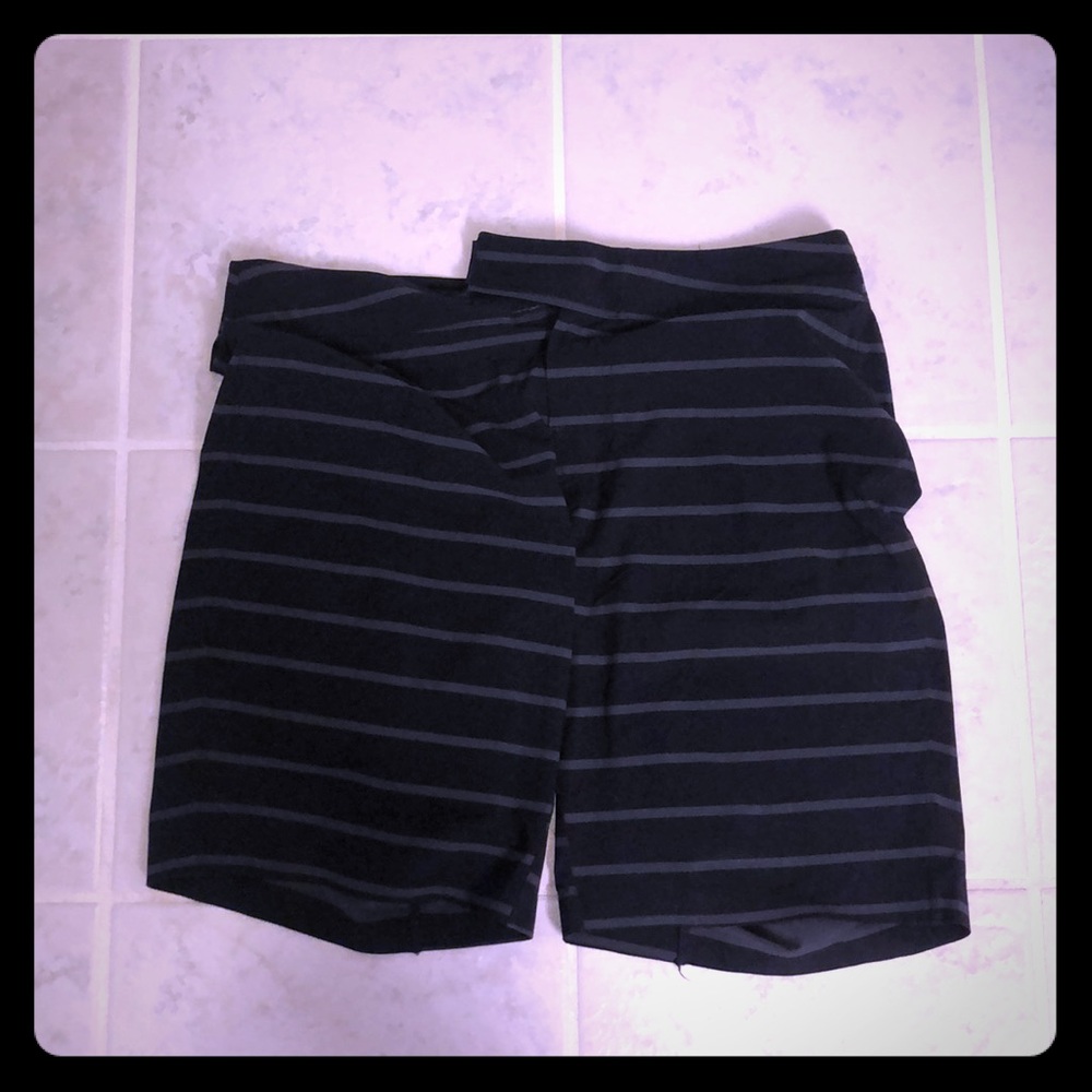 Men’s Lululemon shorts 34 4 way stretch hybrid